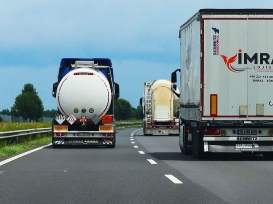 Pusztító a magas üzemanyagár, a fuvarozók szerint indokolt lenne a kormányzati beavatkozás