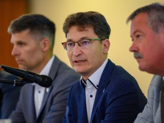 Cser-Palkovics András még rátolna egy feladatot Forsthoffer Ágnesre