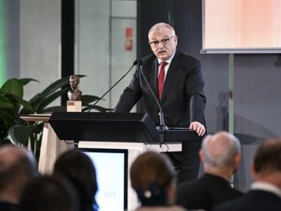 Brutális összeget vasalna be az államon a Mol