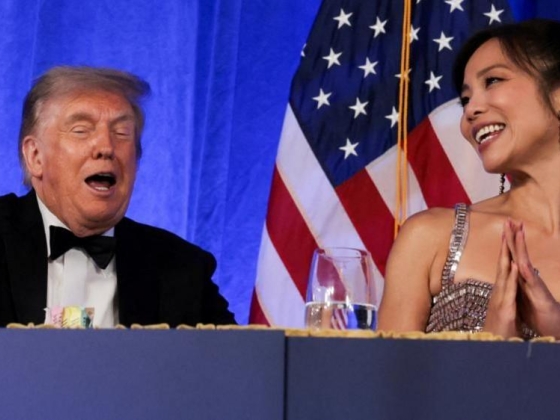 Trump kigúnyolja a sajtót a Fehér Ház tudósítóinak vacsoráján