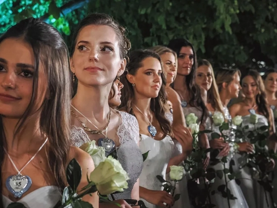 Ma eldől, ki lesz a 201. balatonfüredi Anna-bál szépe – fotókon idézzük fel a tavalyi Anna-bált