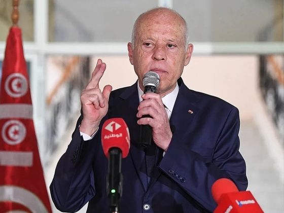 Tunézia Saied rendkívüli intézkedéseinek évfordulóját ünnepli halálos hatalmi válság közepette