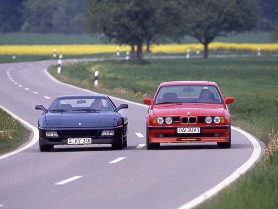 Alpina B10 Biturbo vs. Ferrari 348 tb (1990): Meg tudja verni a szedán a sportautót?