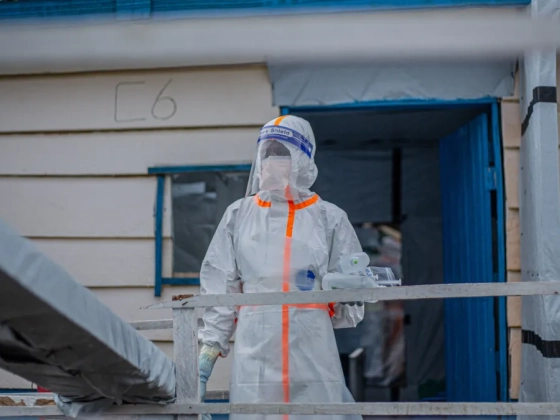 Közelít a 3000-hez az ebolafertőzöttek száma – egyre több egészségügyi dolgozó sztrájkol