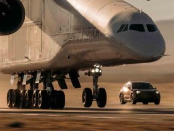 Videó: a Porsche és a világ legnagyobb repülőgépe szokatlan tesztet hajtott végre a Mojave-sivatagban