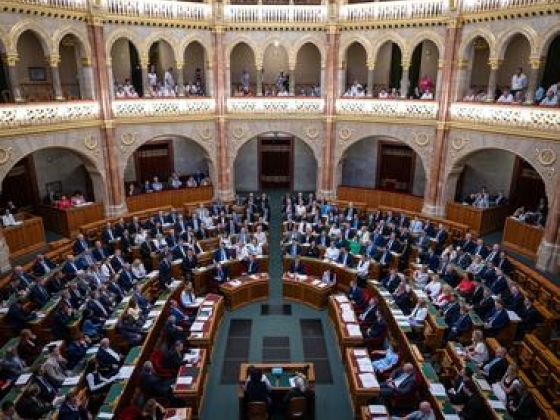 Jogi lépéseket tesz Divinyi Zsombor Hadházy Ákos ellen, és nem veszi át az Országgyűlés Hivatalának vezetését