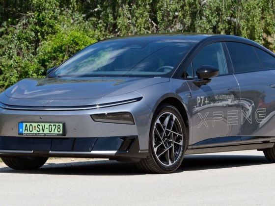 A BMW i5-öst vette célkeresztbe ez a kínai prémiumautó - Xpeng P7+ menetpróba