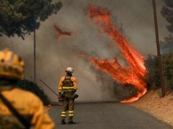 Apokaliptikus a helyzet Európában: százezreket evakuálnak a tomboló erdőtüzek miatt