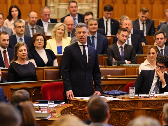 Nagy bejelentés a Tisza parlamenti frakciójától: nemzetközileg elismert jogászt jelölnek alkotmánybírónak