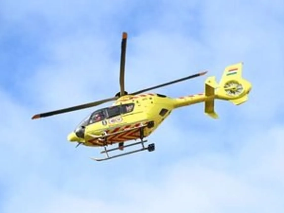 Mentőhelikopter is érkezett a frontális karambolhoz, egy ember meghalt Zsámboknál