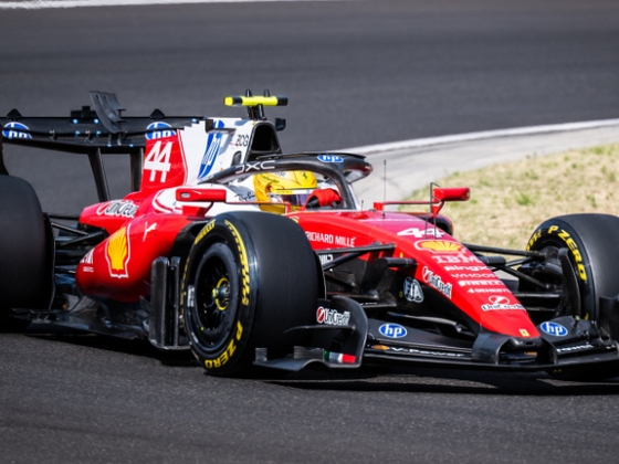 Lewis Hamiltont utólag megbüntették, hátrébbról rajtol a Magyar Nagydíjon