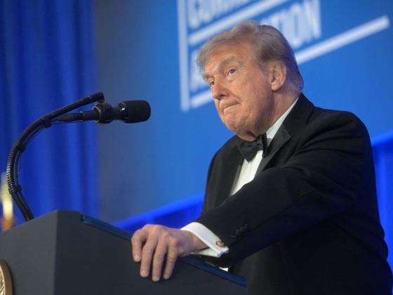 Trump kínosan gratulál a Wall Street Journal újságíróinak, aki beperelte az Epstein Letters Story miatt