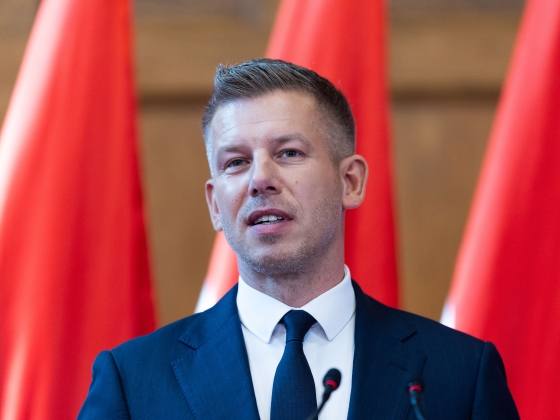 Magyar Péter a barátnőjével együtt érkezett a Hungaroringre, így lopta el majdnem a show-t - videó