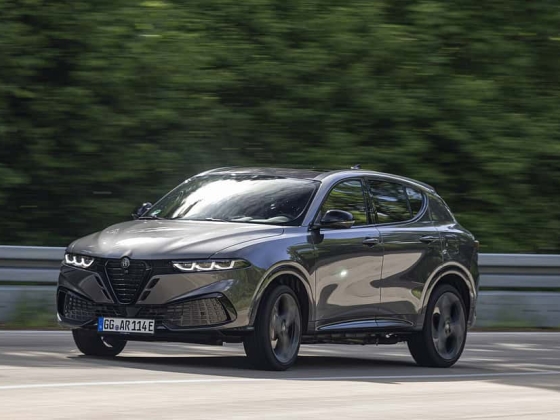 Alfa Romeo Tonale PHEV a tesztben: Még arcfelújítással is teljesen önmaga