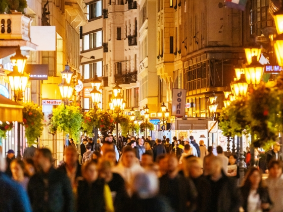Válaszút előtt Budapest: vagy szintet lép, vagy elnyeli az olcsó buliturizmus
