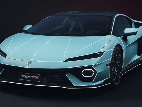 Csíkos tweed szövetbe öltözött a legújabb Lamborghini