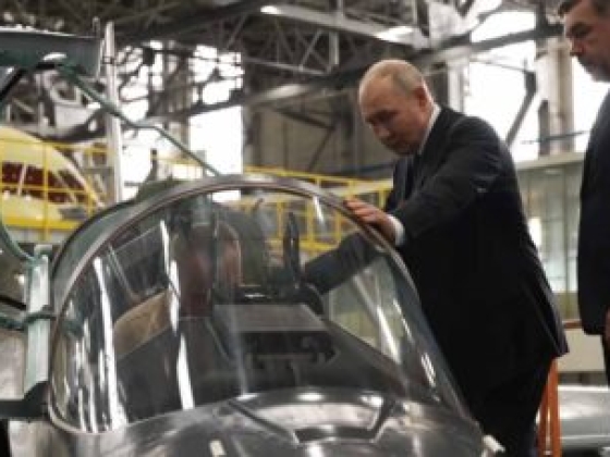 Videó: Putyin az MS-21-est és a Jak-130M-et vizsgálta meg az oroszországi dróntámadások erősödése közepette