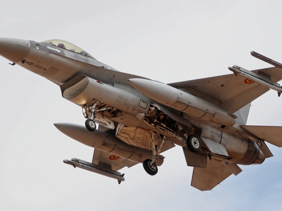 Bejelentették: orosz légi eszköz tört be a NATO légterébe - Azonnal lelőtték az F-16-osok