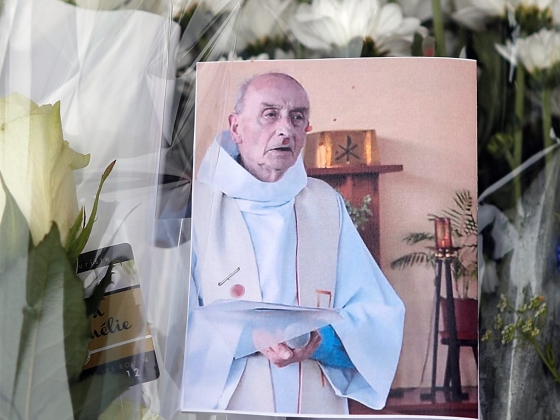 Tíz év elteltével Franciaország tiszteli Jacques Hamel atyát, akit két dzsihadista gyilkol meg templomában
