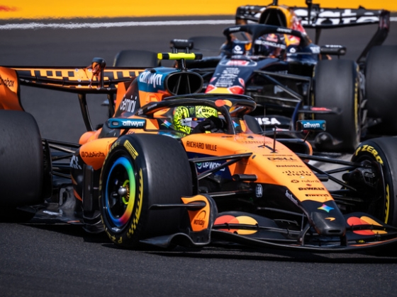 A Magyar Nagydíjon szakadt meg a címvédő átka, Lando Norris először nyert 2026-ban