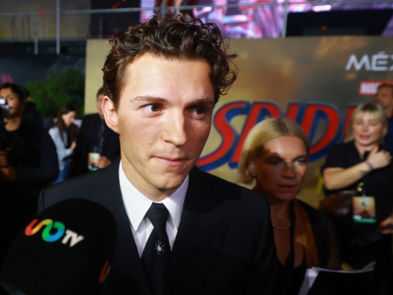 Tom Holland bevallotta, néhány korábbi filmjét nehezére esett reklámozni, mert „sz*rok voltak”