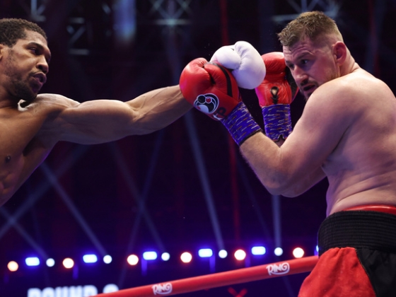 Anthony Joshuát kétszer leütötte egy albán minden idők legbizarrabb bokszmeccsén