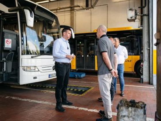 Vitézy Dávid: Lázár János miatt több száz busznak nem jutott alkatrész