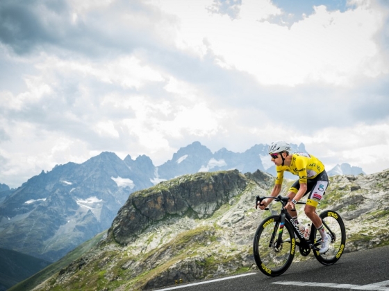 Ötödször is megnyerte a Tour de France-t Tadej Pogačar, ezzel utolérte a sportág legnagyobbjait