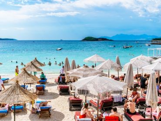 Európai Maldív? Na persze! A turisták szerint inkább a kontinens szeméttelepe
