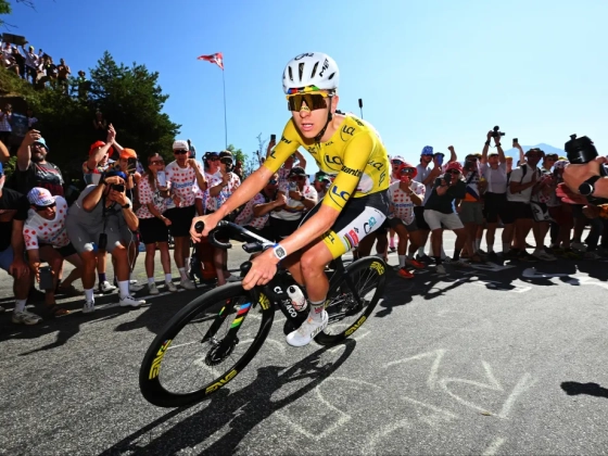 Tadej Pogačar ötödször nyerte meg a Tour de France-ot, és ezzel rekordot állított be
