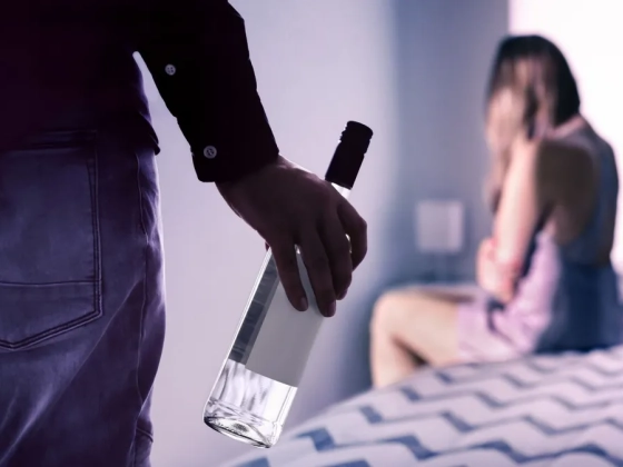 Prostitúcióra vett rá egy 16 évest egy nő, emberkereskedelem és gyermekpornográfia miatt emeltek vádat ellene