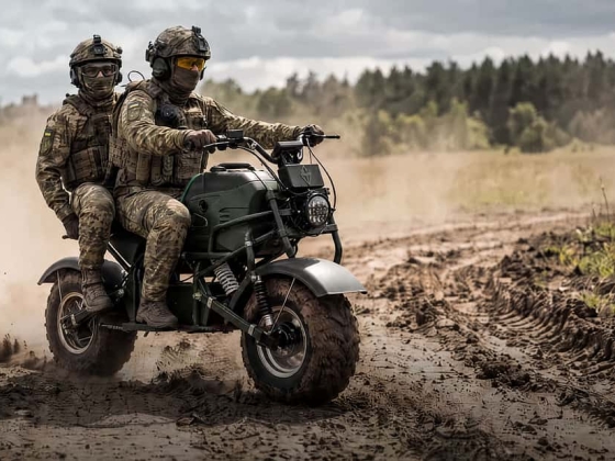 Katonai motorkerékpár MUL.E: elektromos összkerékhajtású moped benzinmotorral!?