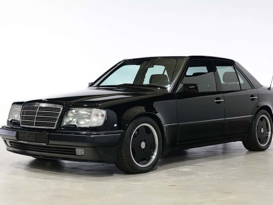 Mercedes-Benz 500 E AMG 6.0: Tuning ikon Porsche DNS-sel