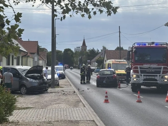 Mentőt és tűzoltót is riasztottak, hatalmas baleset volt Veszprémben - Videó!