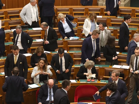 Kivonult a Fidesz és a KDNP frakciója az ülésteremből