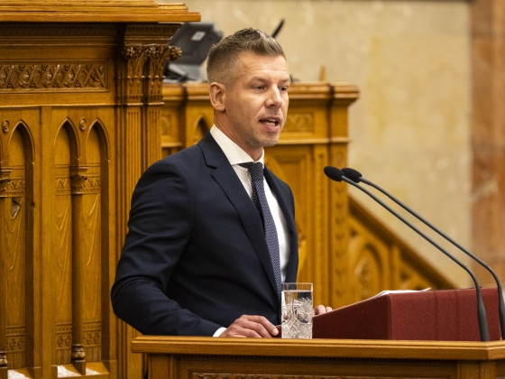 Szégyen, szégyen, szégyen, önök sajnálatot nem érdemelnek – Magyar Péter beleszállt a Fideszbe Orbán tusványosi beszéde miatt