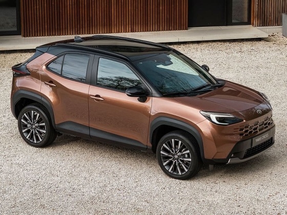Toyota Yaris Cross Facelift 2026: Új kinézet a mini hibrid SUV régi áraihoz
