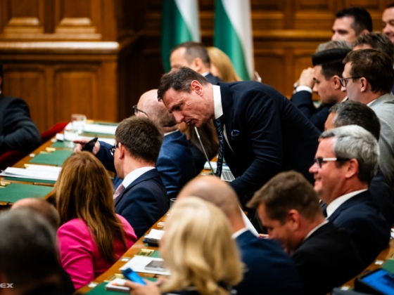 „Nem kell kiabálni” – majdnem elszabadultak az indulatok Magyar Péter válasza közben
