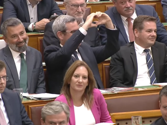 Takács Péter puszikat és szívet küldött Magyar Péternek, miután a kormányfő szakvizsgatételsort ígért neki ajándékba