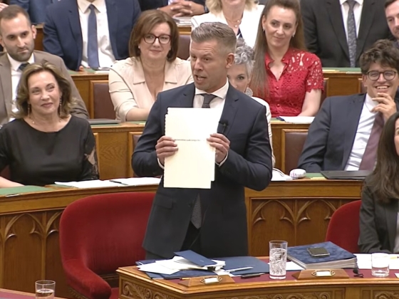 Lopással vádolta meg Magyar Pétert a volt megafonos Szűcs Gábor, a miniszterelnök szerint ő a Takács Péternek adott ajándékát vette vissza