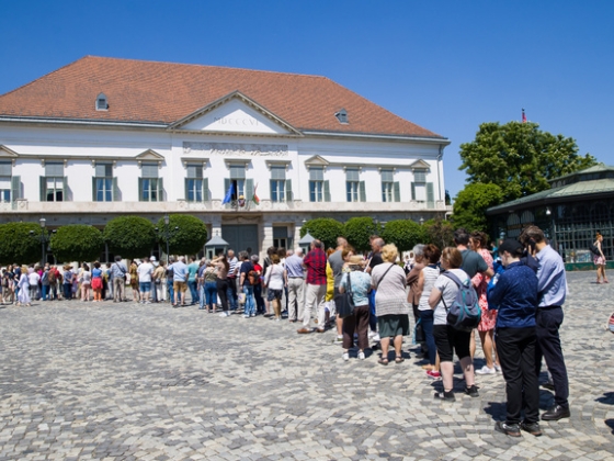 Forsthoffer Ágnes megnyitja a kapukat, újra látogatható lesz a Sándor-palota