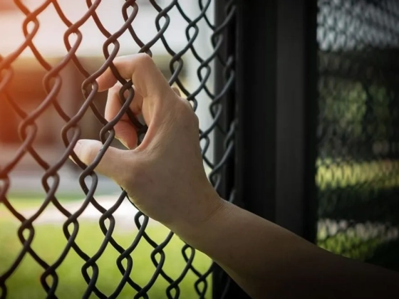 Börtönben akart szobát foglalni egy nő – a válasz bejárta az internetet