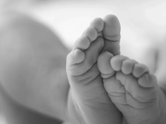 Hagyták éhen halni négy hónapos babájukat, életfogytiglanra ítélték a szülőket