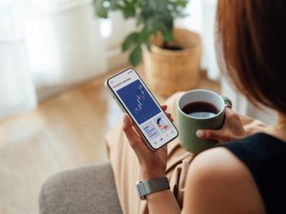 Helyzetbe hozza a Revolut a lakossági befektetőket a szupergazdagokkal szemben