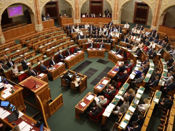 Botrány a parlamenti ülésen: Hankó Balázsba belefojtották a szót, a Fidesz és a KDNP kivonult teremből