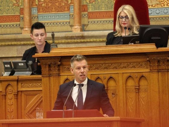 „Felesleges vele foglalkozni”, mégis megint vad orbánozásba fogott Magyar Péter + videó