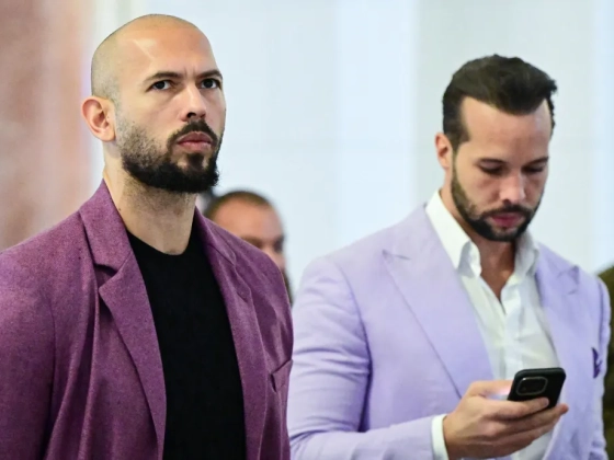A Tate fivérek még két hétig biztosan börtönben maradnak