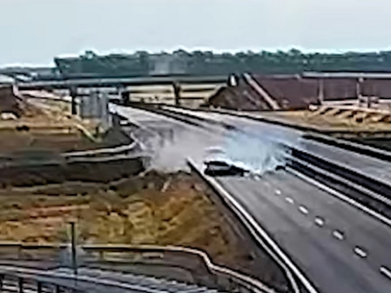 Fékezés nélkül tarolta le egy autós az előtte haladót az M4-esen