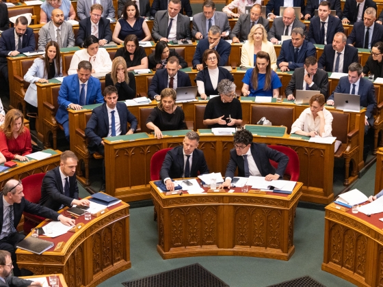 Ma döntenek a vagyonvisszaszerzési hivatalról a Parlamentben, de vége lesz a vármegyéknek és a főispánoknak is