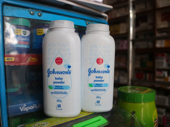 5,5 milliárd dollárt fizethet a Johnson & Johnson a hintőporos rákperek lezárására